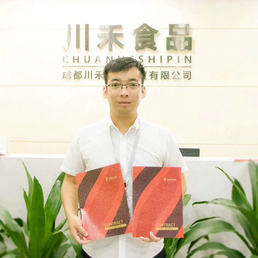 恭喜廣東佛山張總簽約火鍋底料批發(fā)合作