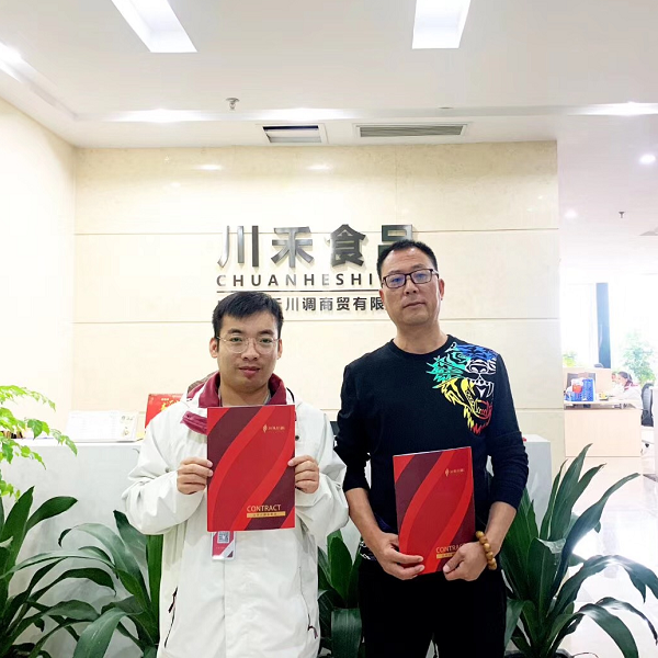 河北石家莊郝總簽約重慶火鍋底料批發+實體店免費培訓合作