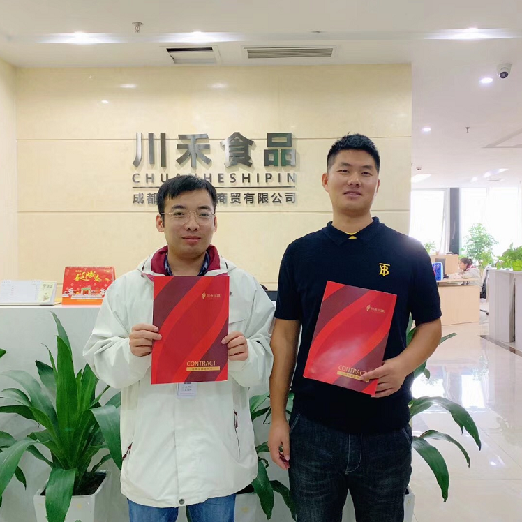 河南開封徐總簽約成都火鍋底料批發+實體店免費培訓合作