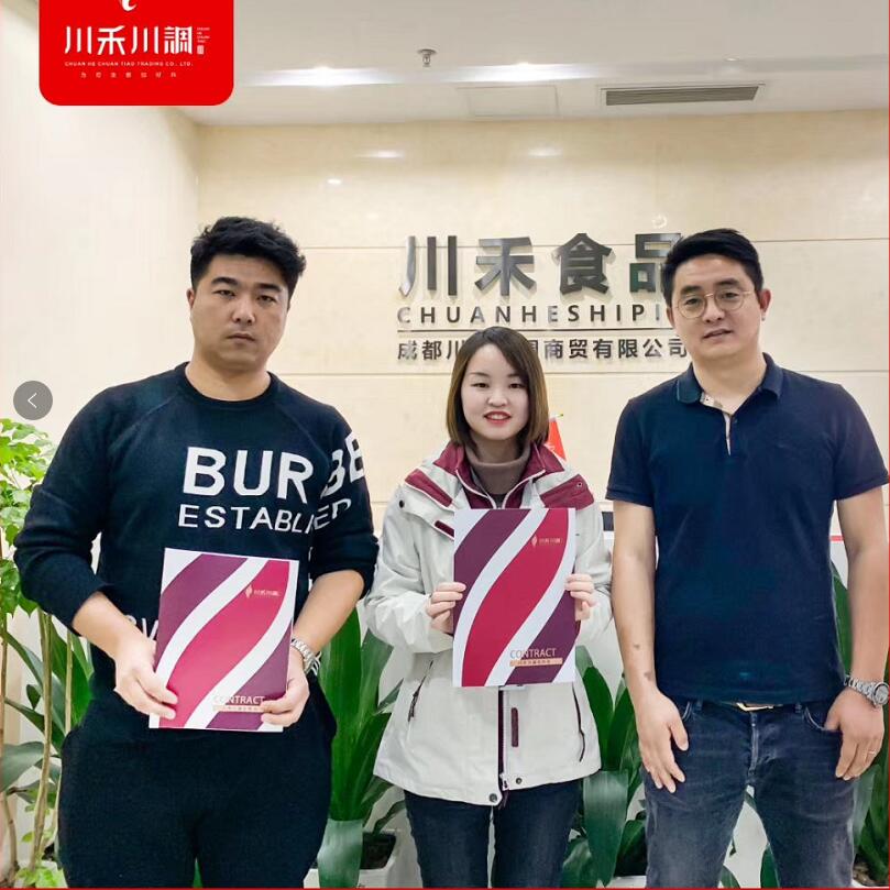 美國華僑劉總王總簽約成都火鍋底料批發合作