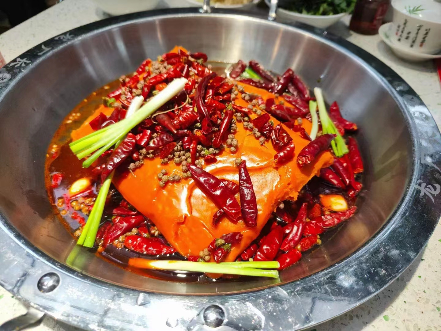 重慶火鍋底料廠批發(fā)價格，商用底料產(chǎn)品拿貨方式(圖1)